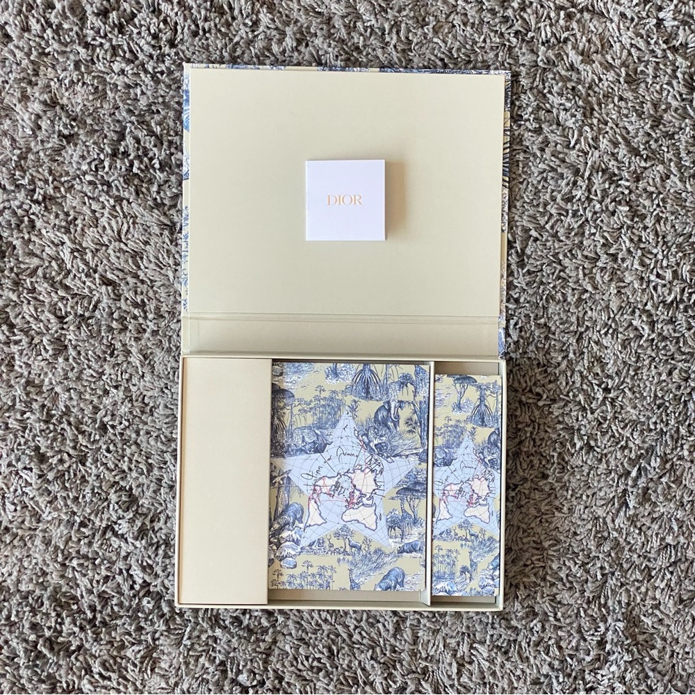 DIOR - Exclusive Stationary Set “Around the World” with the Couture Gift Box - Picture 3 of 6